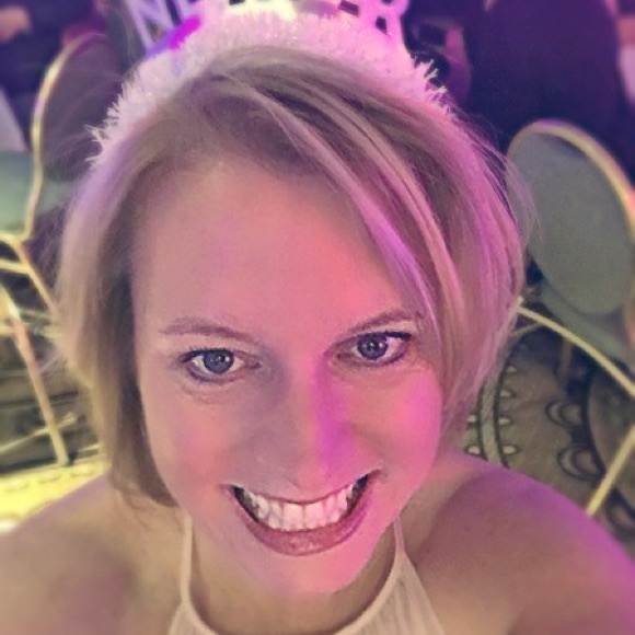 Meet your Posher, Veronica - Picture 2 of 5